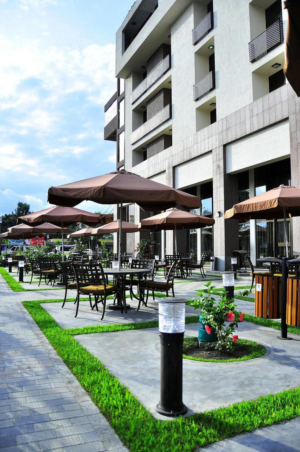 South Star International Hotel Аваса Экстерьер фото